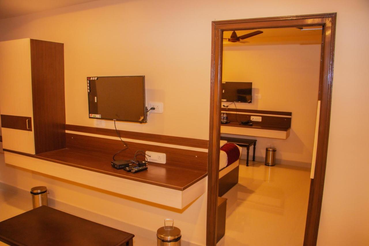 Hotel Mountview Comforts تيروباتي المظهر الخارجي الصورة