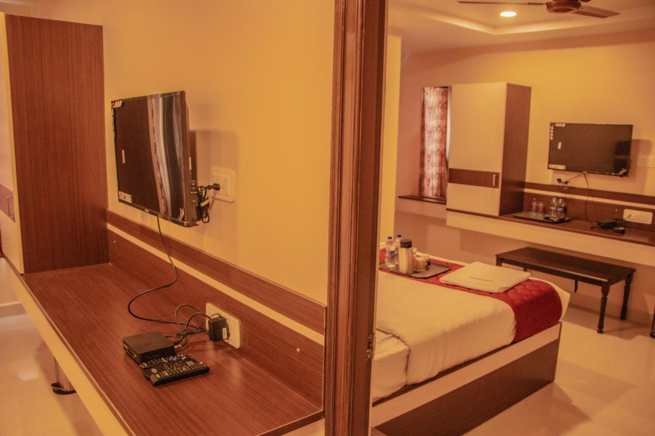 Hotel Mountview Comforts تيروباتي المظهر الخارجي الصورة