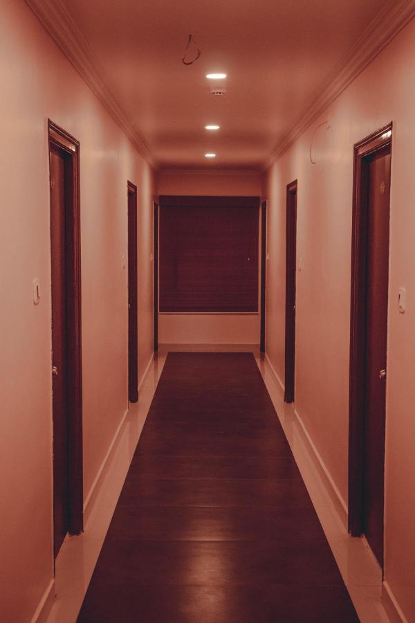 Hotel Mountview Comforts تيروباتي المظهر الخارجي الصورة