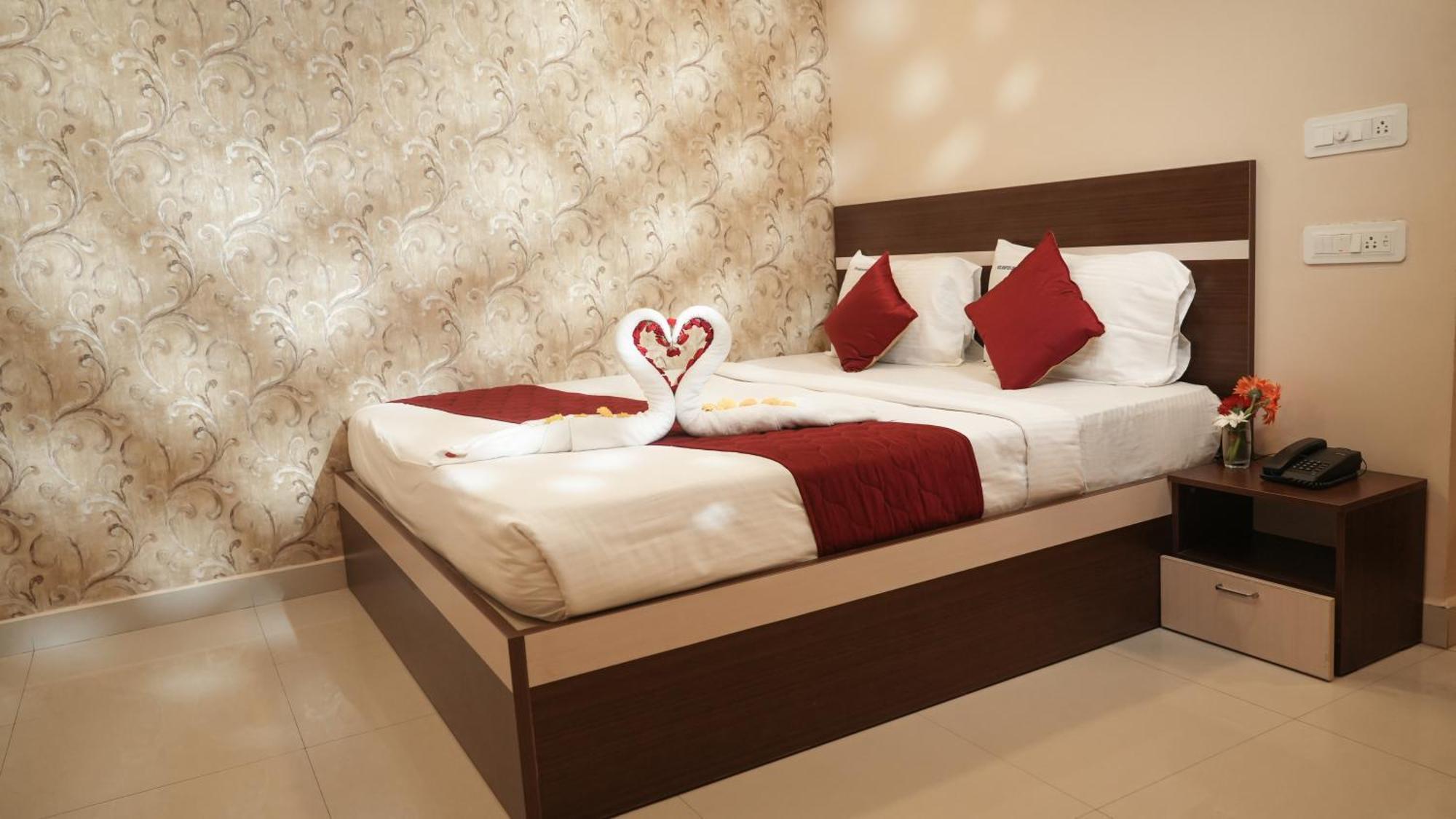 Hotel Mountview Comforts تيروباتي المظهر الخارجي الصورة