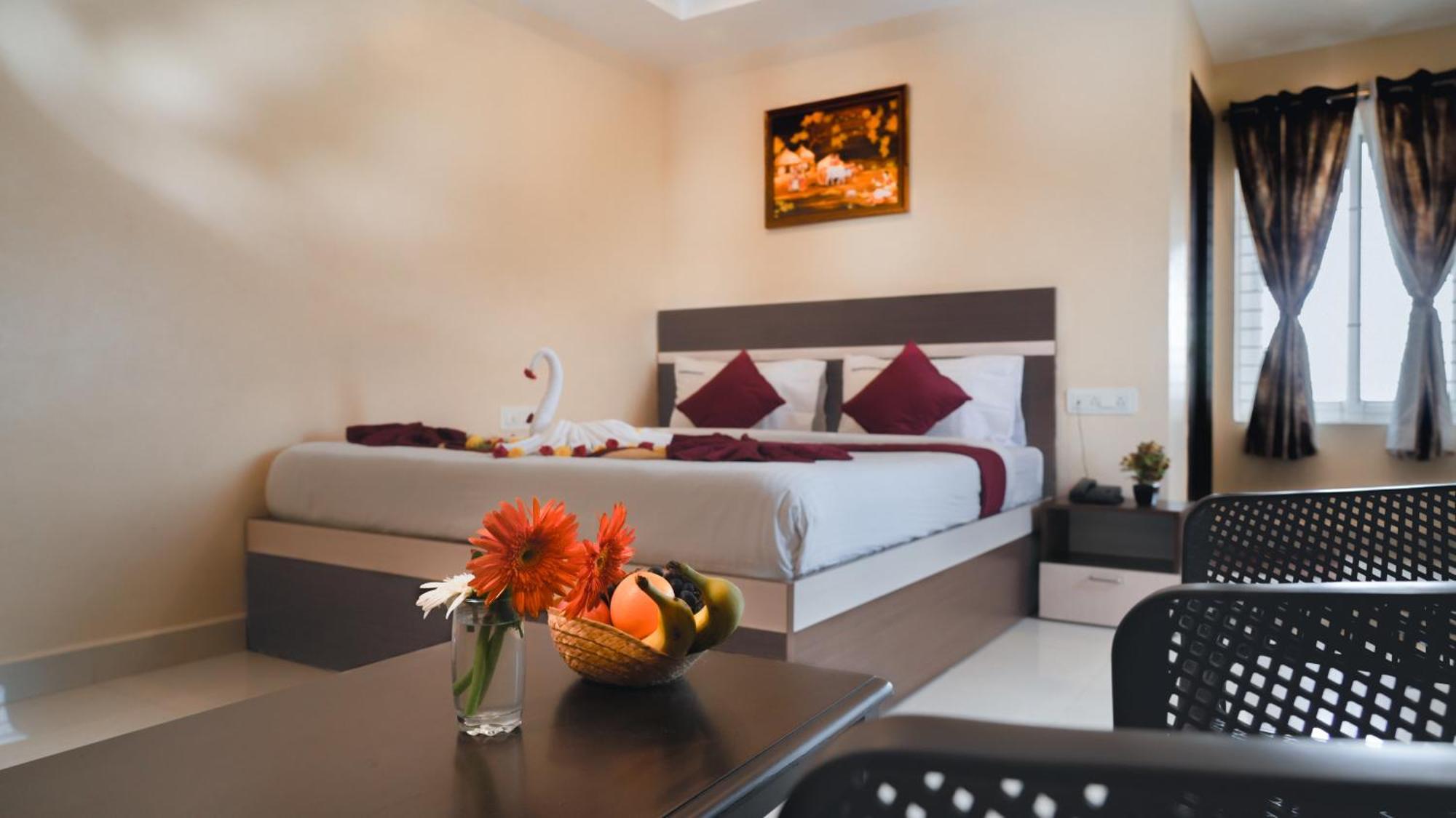 Hotel Mountview Comforts تيروباتي المظهر الخارجي الصورة