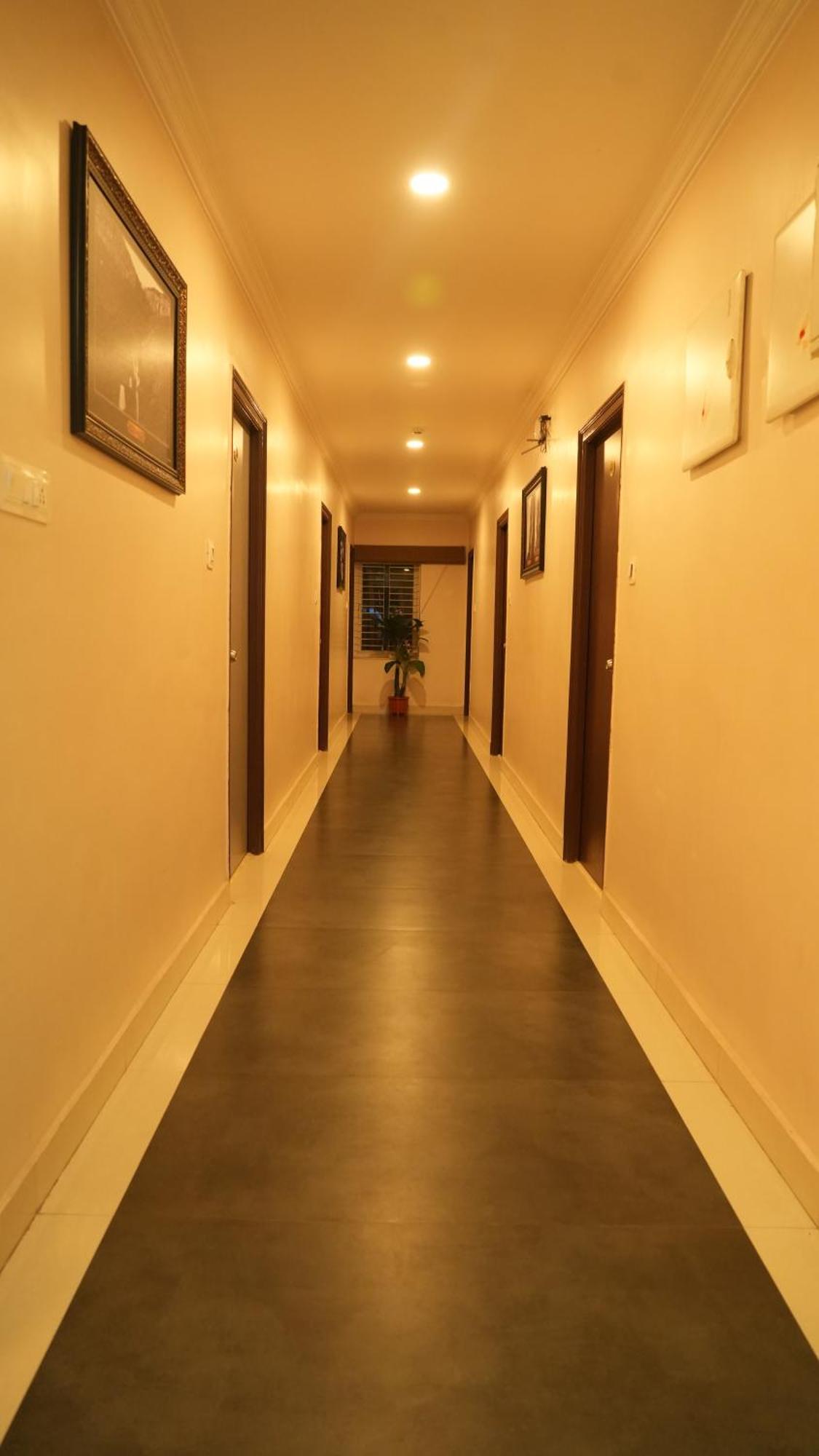 Hotel Mountview Comforts تيروباتي المظهر الخارجي الصورة