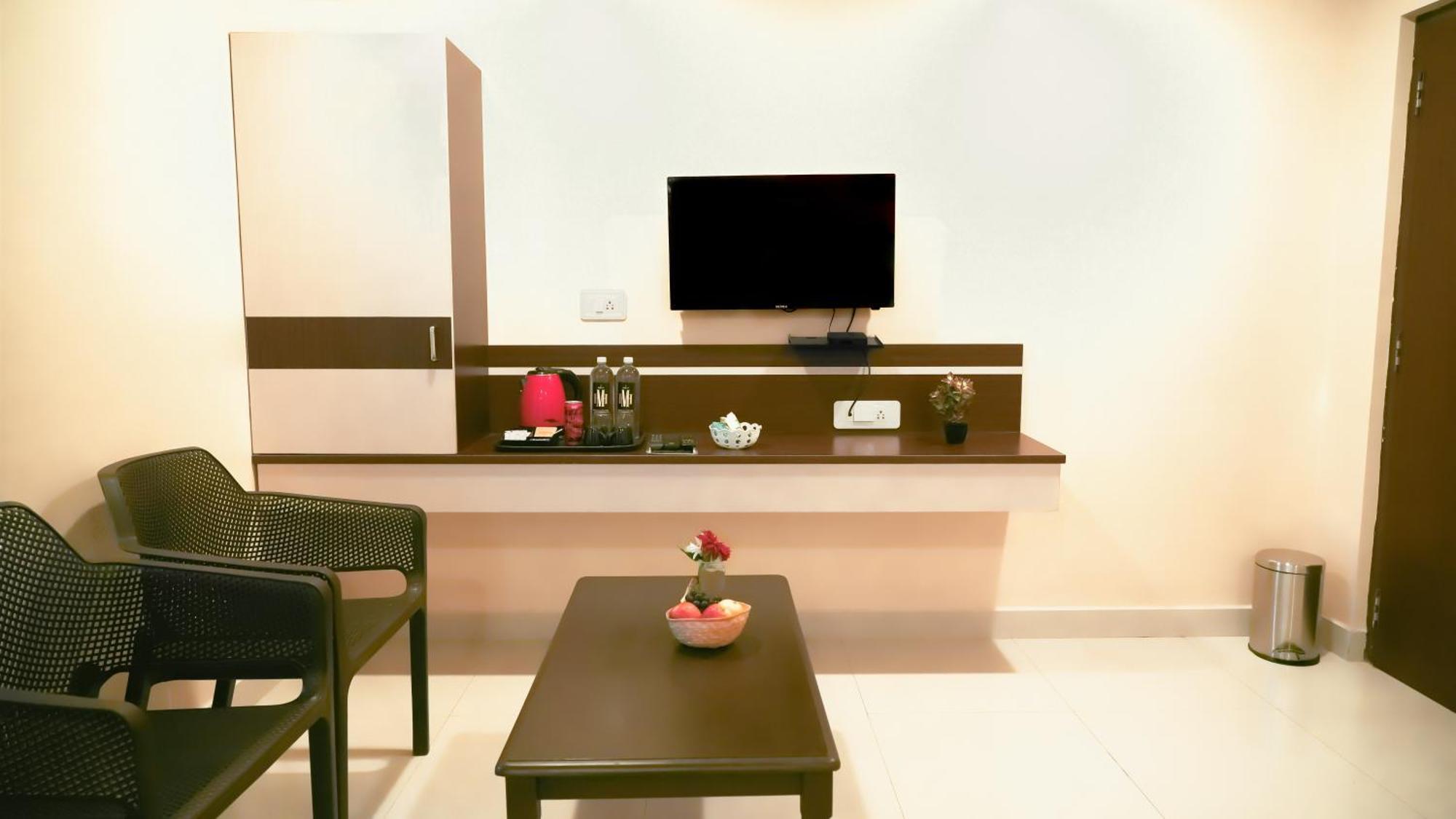 Hotel Mountview Comforts تيروباتي المظهر الخارجي الصورة