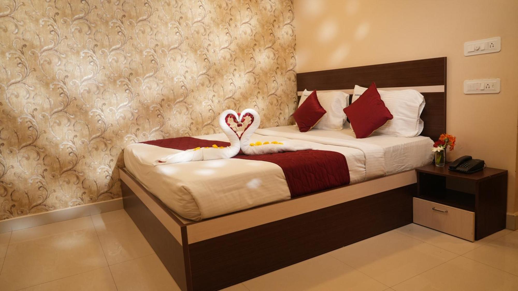 Hotel Mountview Comforts تيروباتي المظهر الخارجي الصورة