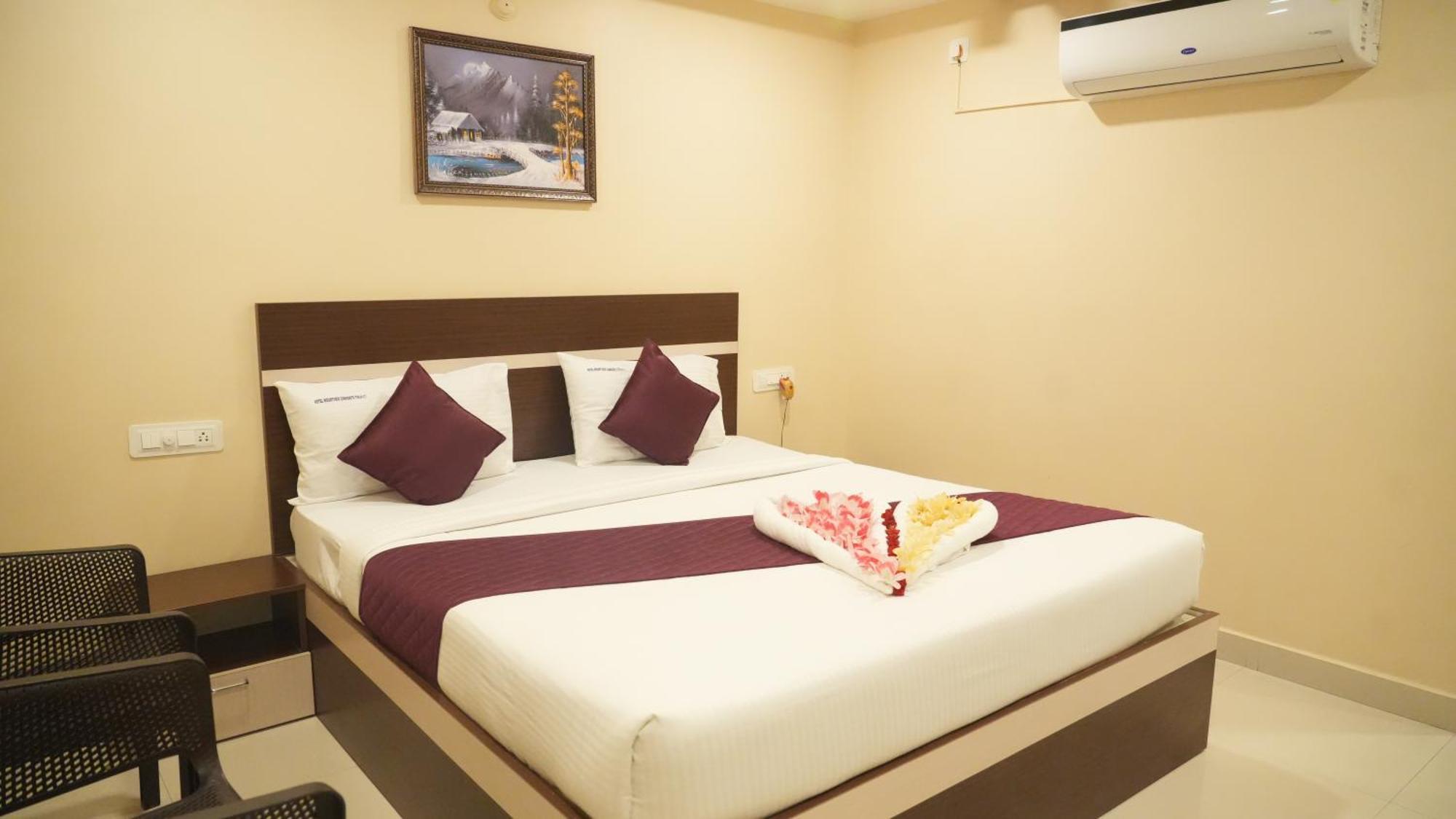Hotel Mountview Comforts تيروباتي المظهر الخارجي الصورة