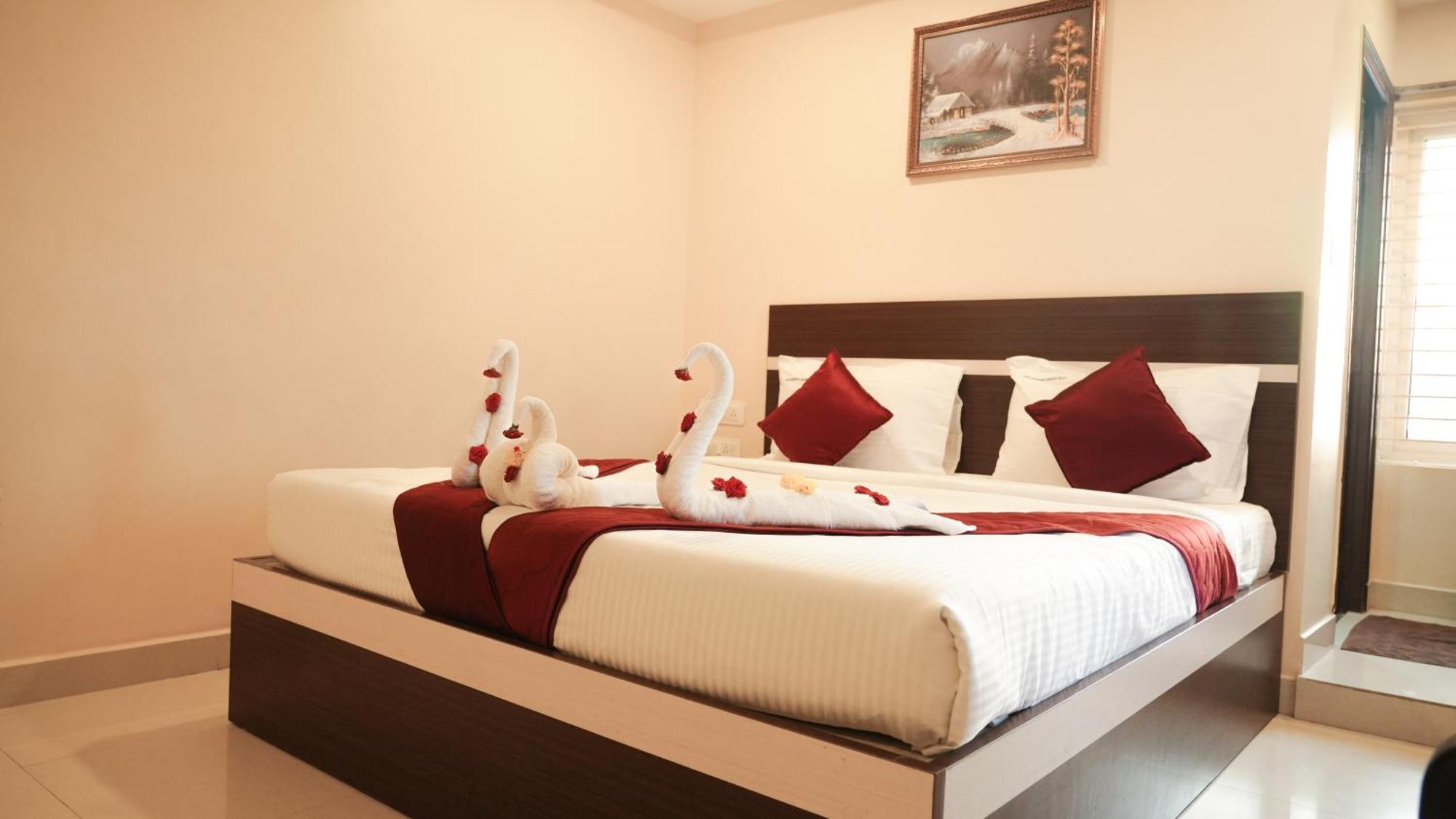 Hotel Mountview Comforts تيروباتي المظهر الخارجي الصورة