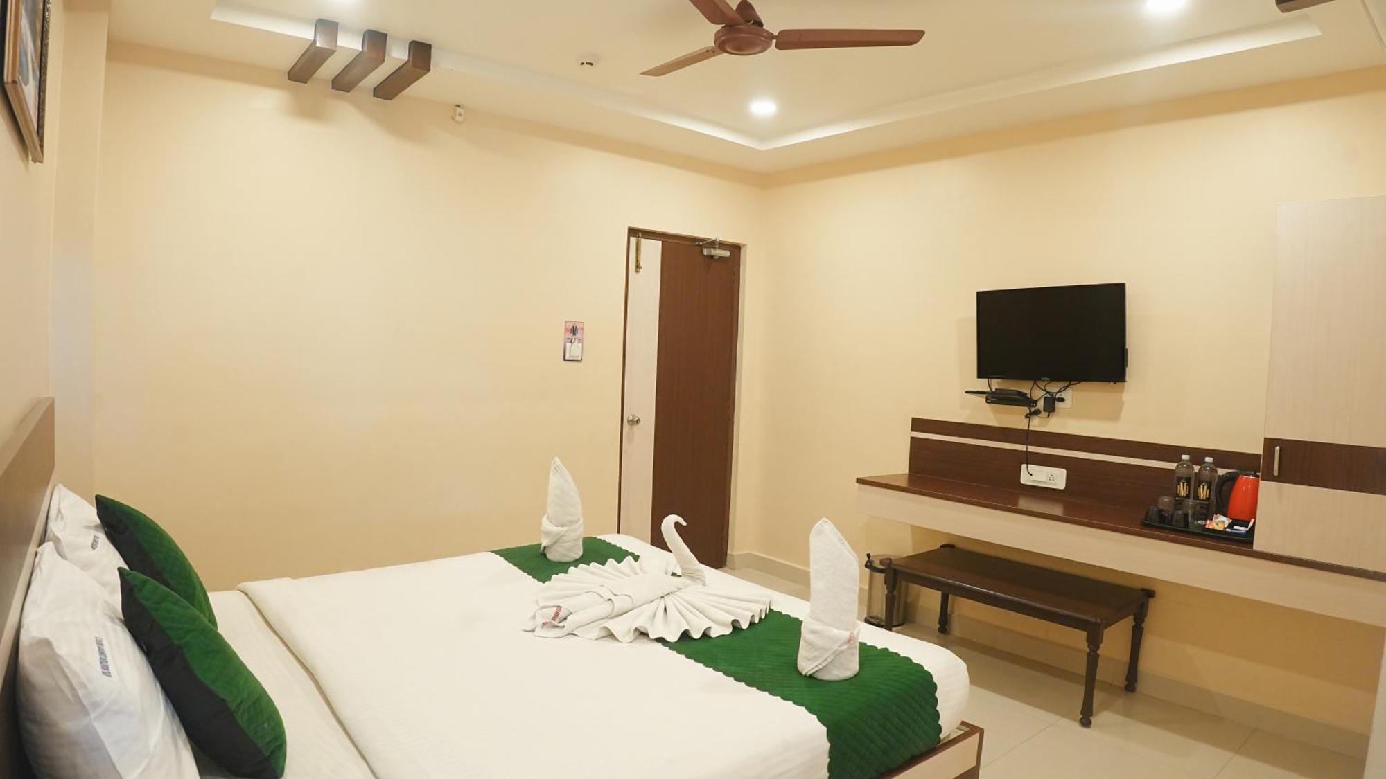 Hotel Mountview Comforts تيروباتي المظهر الخارجي الصورة