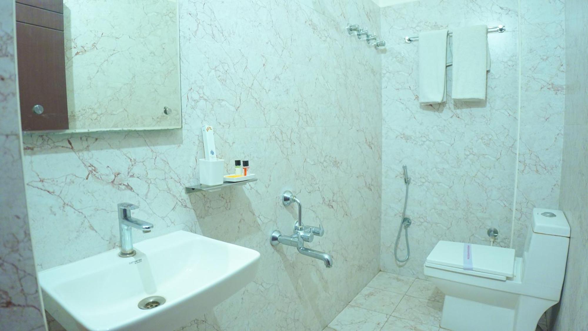 Hotel Mountview Comforts تيروباتي المظهر الخارجي الصورة